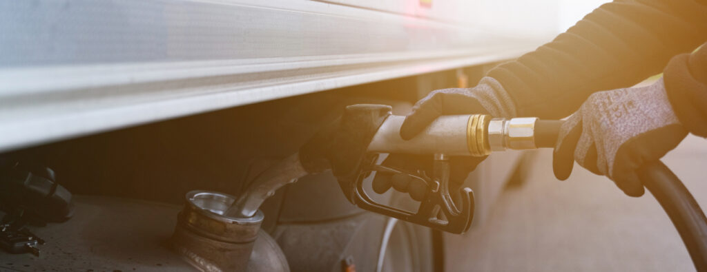 Из чего складывается цена топлива в России и что на нее влияет