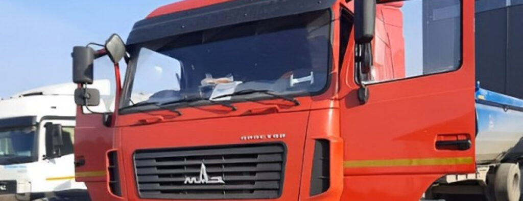 «В Новосибирске много перевозчиков, но таких, как мы, единицы». Как работает компания с одиннадцатью тягачами