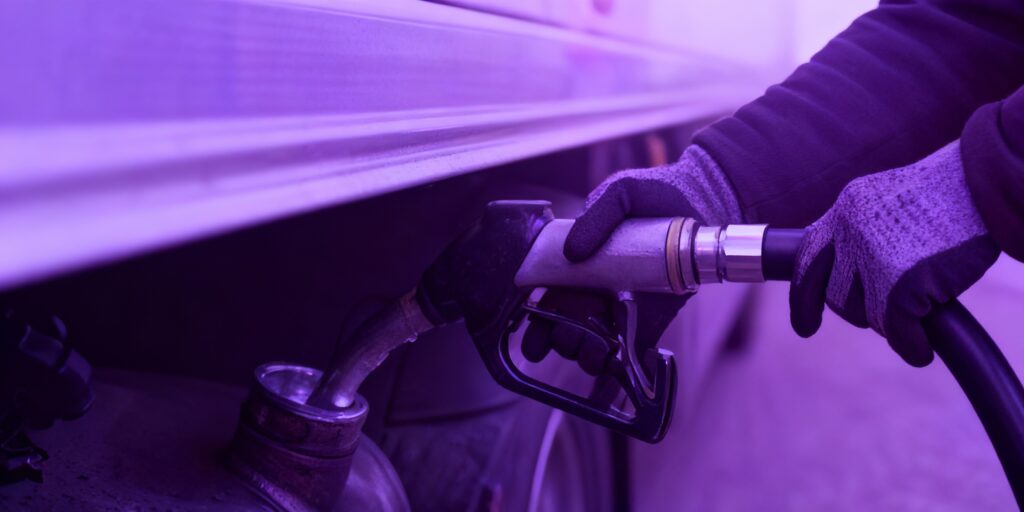 От скважины до стелы: из чего складывается цена топлива в России и что на нее влияет